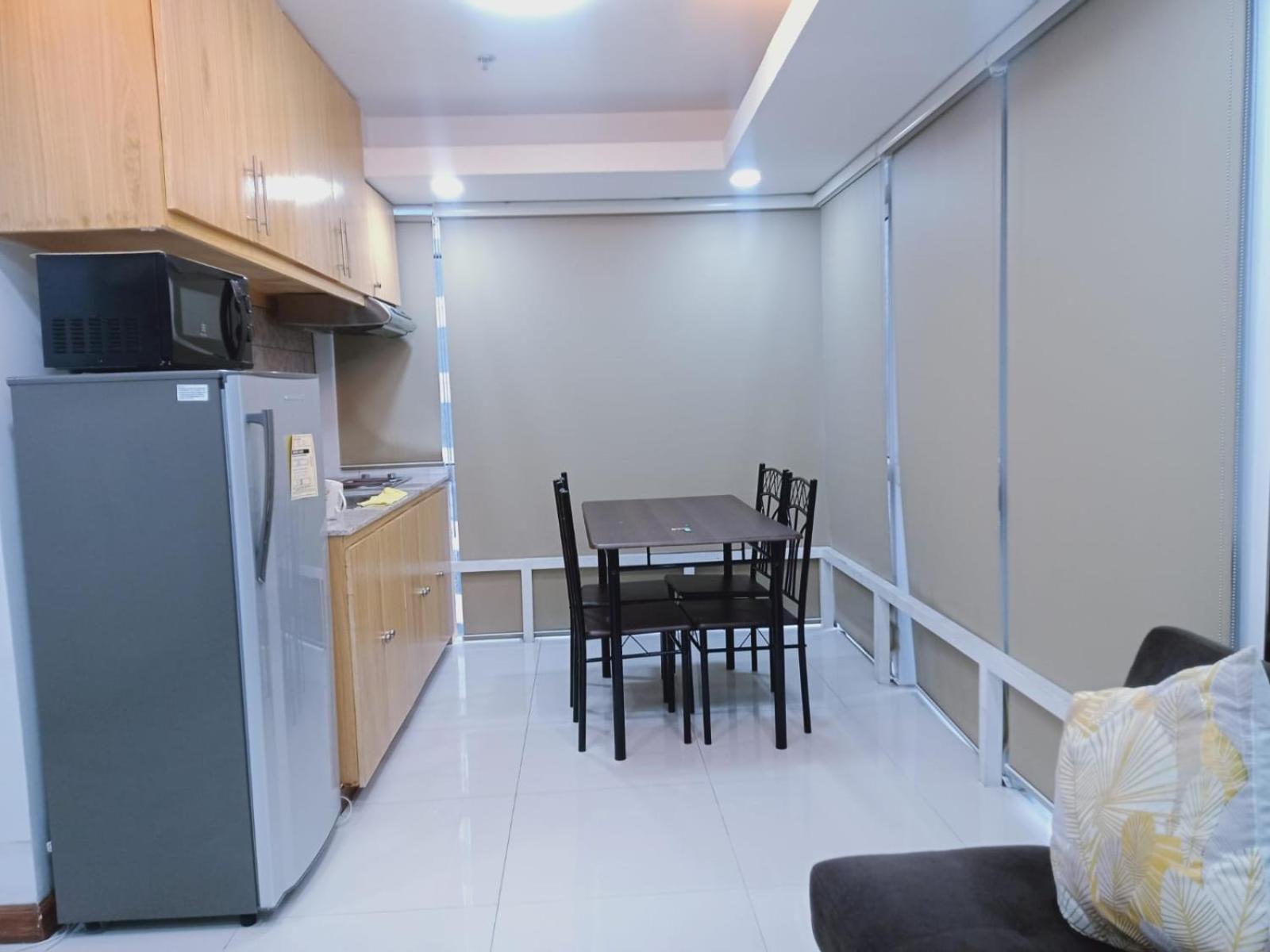 2 Bedrooms Units Forbes Area 5Th Avenue Bgc Center 마닐라 외부 사진