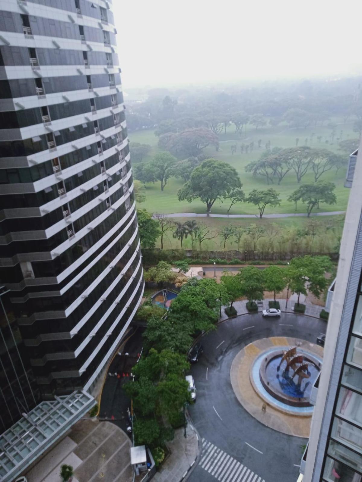 2 Bedrooms Units Forbes Area 5Th Avenue Bgc Center 마닐라 외부 사진