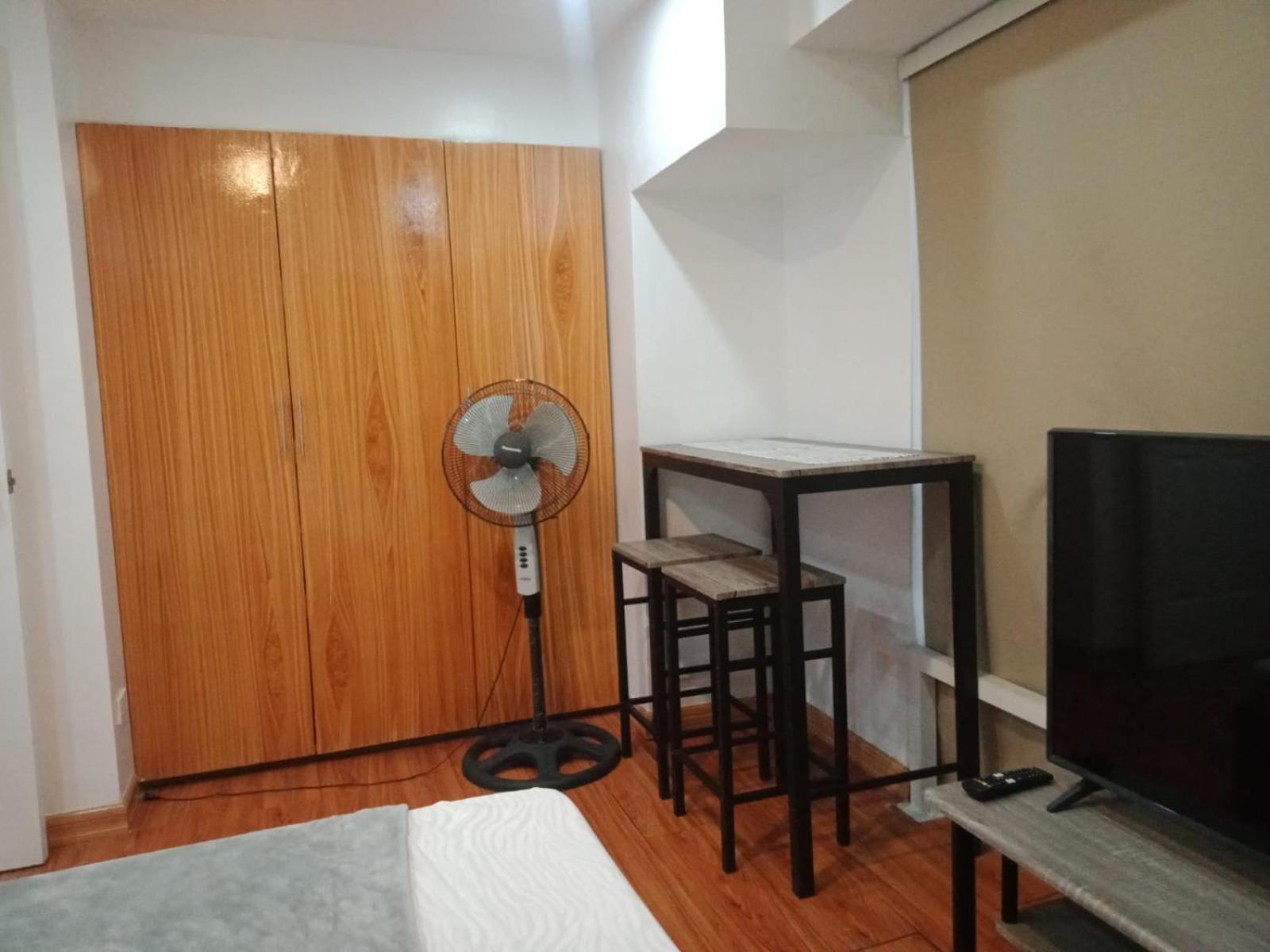 2 Bedrooms Units Forbes Area 5Th Avenue Bgc Center 마닐라 외부 사진