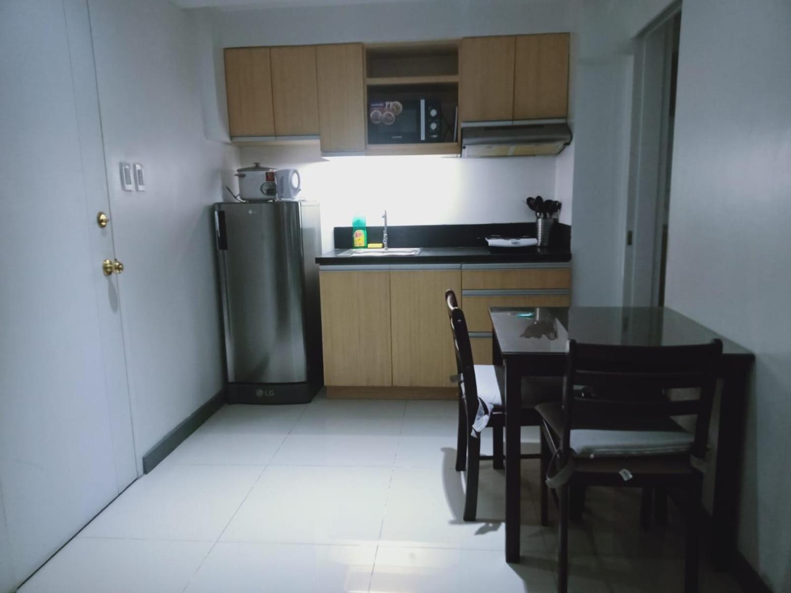 2 Bedrooms Units Forbes Area 5Th Avenue Bgc Center 마닐라 외부 사진