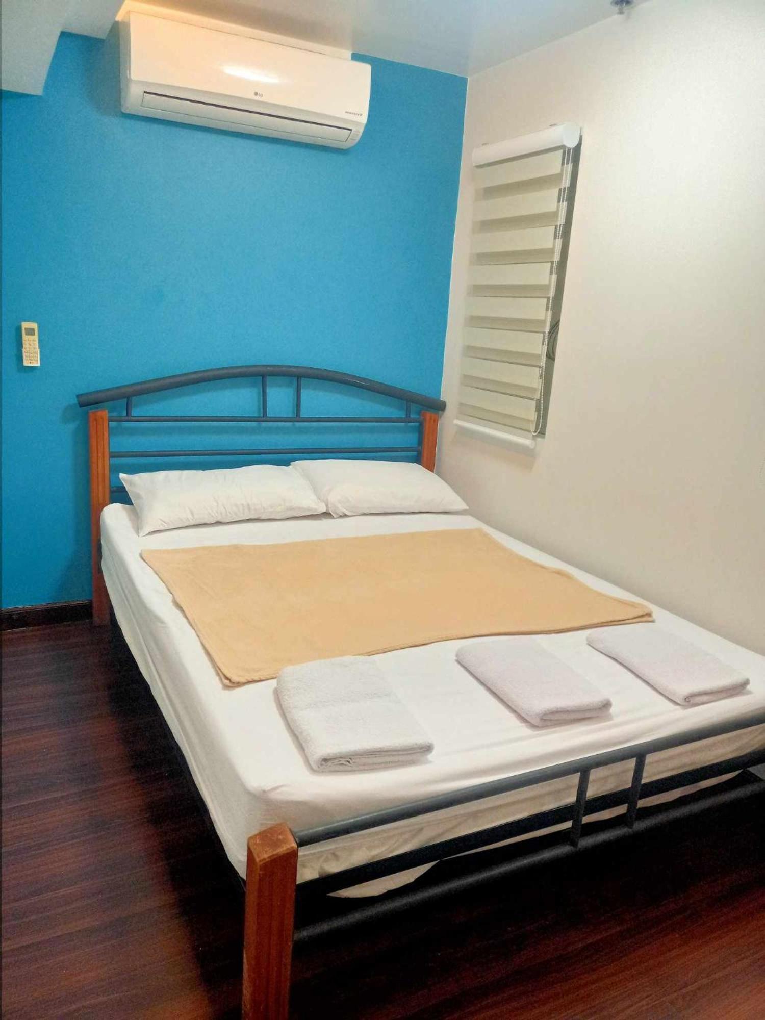 2 Bedrooms Units Forbes Area 5Th Avenue Bgc Center 마닐라 외부 사진