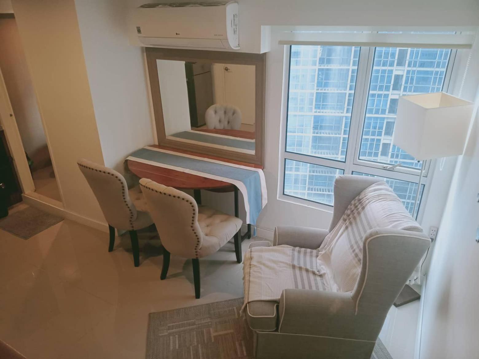2 Bedrooms Units Forbes Area 5Th Avenue Bgc Center 마닐라 외부 사진