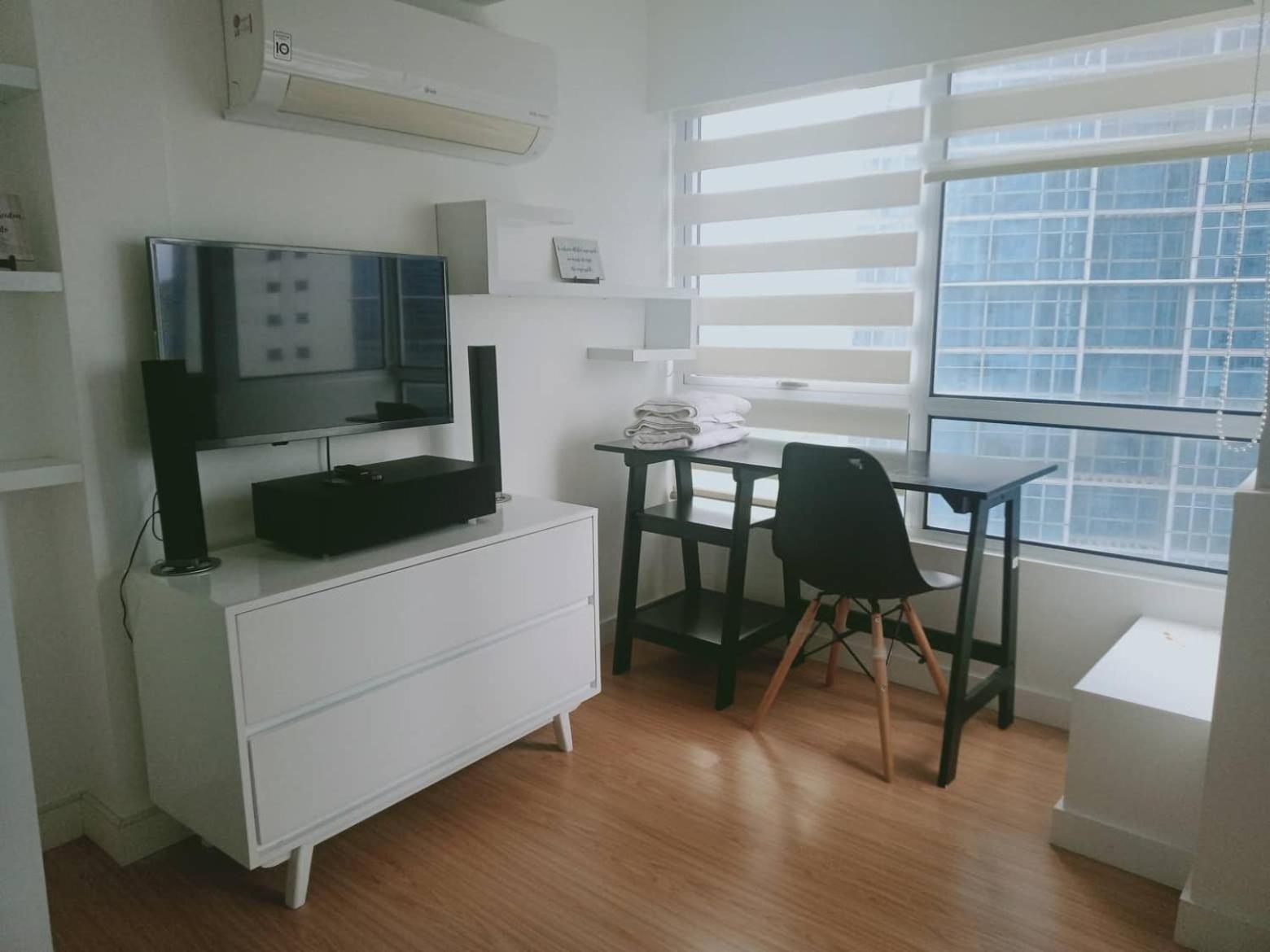 2 Bedrooms Units Forbes Area 5Th Avenue Bgc Center 마닐라 외부 사진