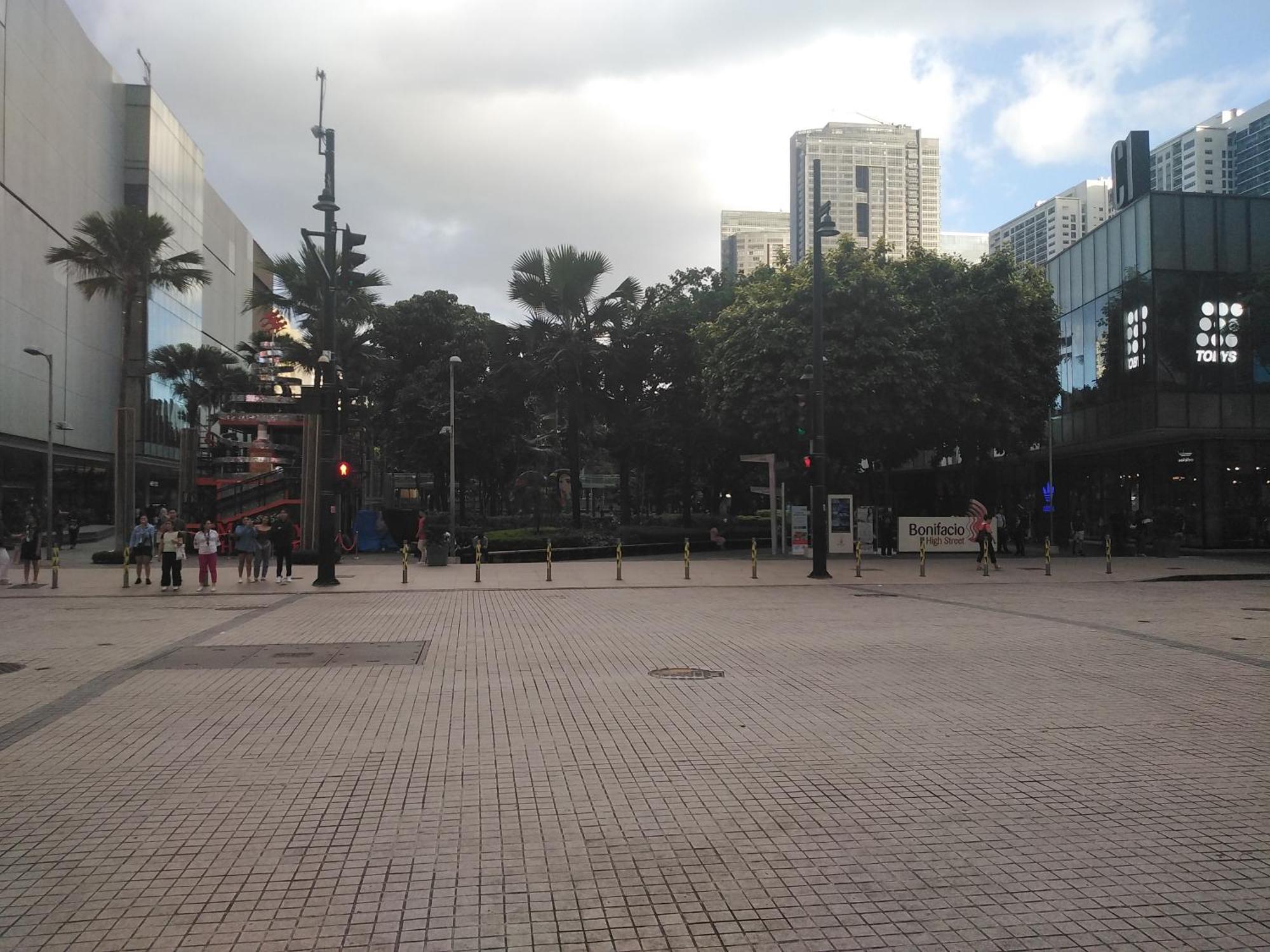 2 Bedrooms Units Forbes Area 5Th Avenue Bgc Center 마닐라 외부 사진